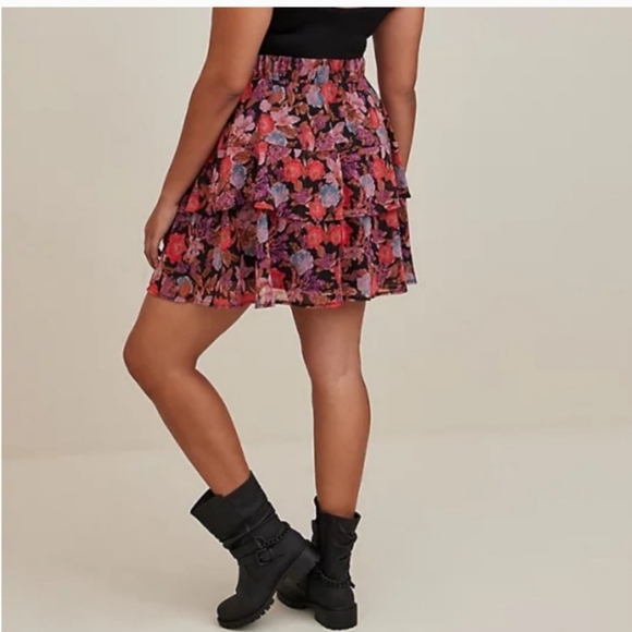 Torrid Mini Crinkle Tiered Skirt Floral Print High Wasted Size 1 (1X Plus Size) - Picture 3 of 7